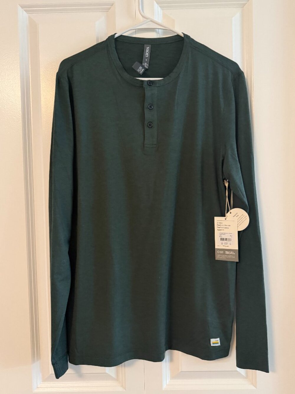 Vuori Long-Sleeve Ease Performance Henley, Men’s M, NWT